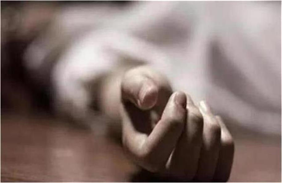 हाईवे पर दर्दनाक हादसा: ट्रक में पीछे से घुसा ऑटो, 75 वर्षीय महिला की मौत, चालक फरार
