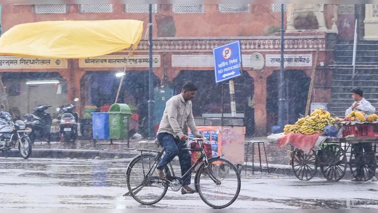 Rajasthan News: राजस्थान में मौसम का यू-टर्न, झमाझम बारिश और आंधी से राहत, जानें आपके शहर का क्या है हाल