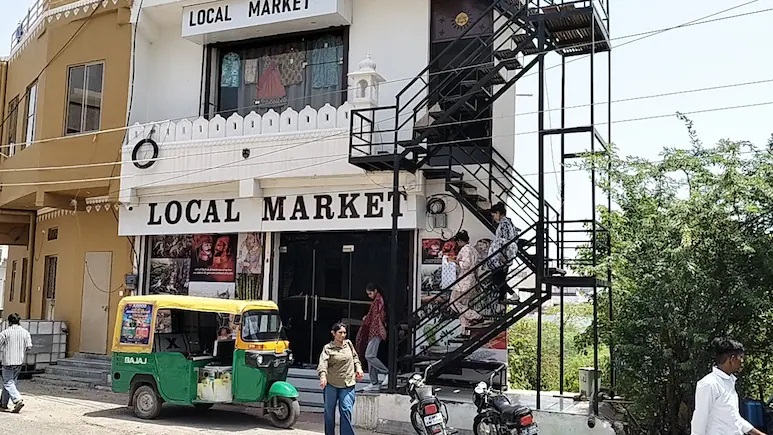 Rajasthan News: 8 साल बाद नींद से जागा प्रशासन, सरकारी जमीन पर बनीं आलीशान इमारतें ढही