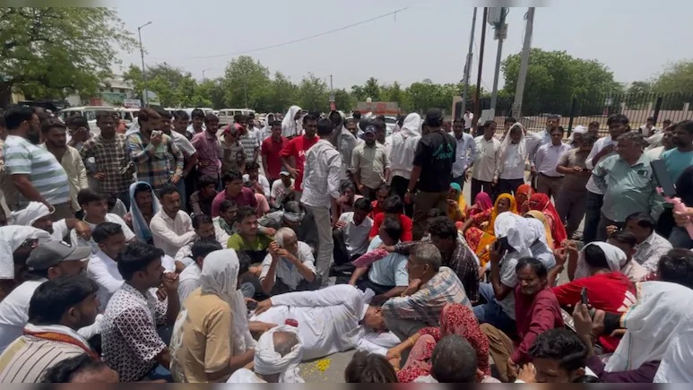 Rajasthan News: झुंझुनूं में बवाल, इस्लामपुर का नाम बदलने पर छिड़ी जंग, पूर्व मंत्री गुढ़ा और ग्रामीण सड़कों पर उतरे