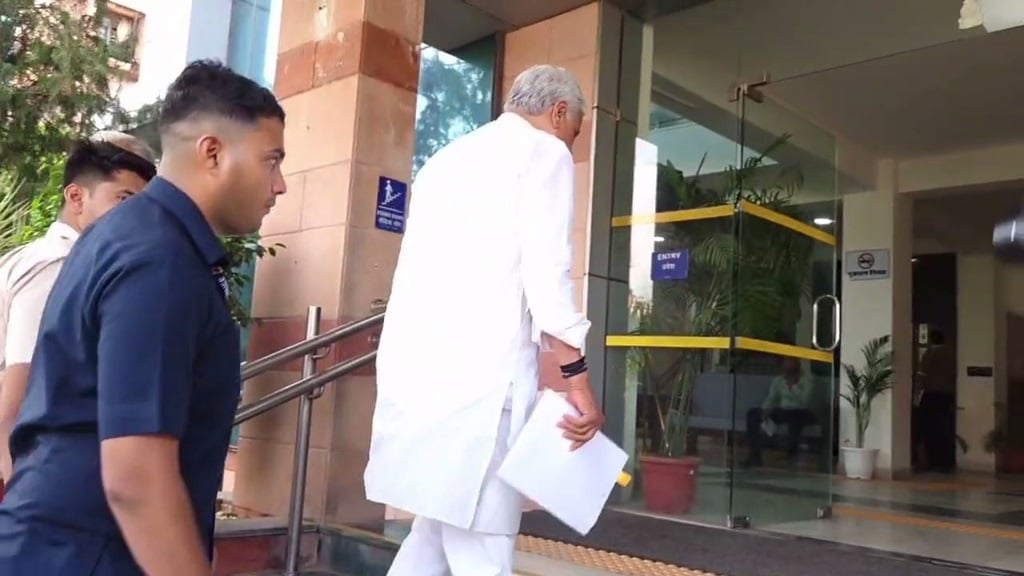 Rajasthan News: किरोड़ी बाबा का बड़ा खुलासा: मेरी सरकार में ही हो रही साजिश, ACB दफ्तर पहुंचकर मंत्री ने खोला राज