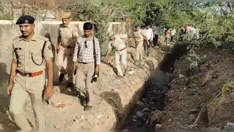 Rajasthan News: खेलते-खेलते सीवरेज के गहरे गड्ढे में समा गए तीन मासूम, मंडापुरा गांव में पसरा मातम