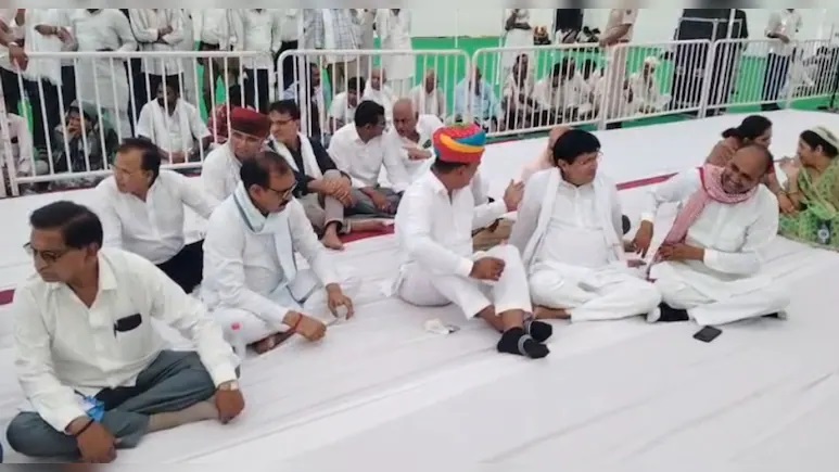 Rajasthan News: राजस्थान कांग्रेस में नई शुरुआत? दौसा में राजेश पायलट की पुण्यतिथि पर एक साथ दिखे गहलोत और सचिन पायलट गुट के दिग्गज!