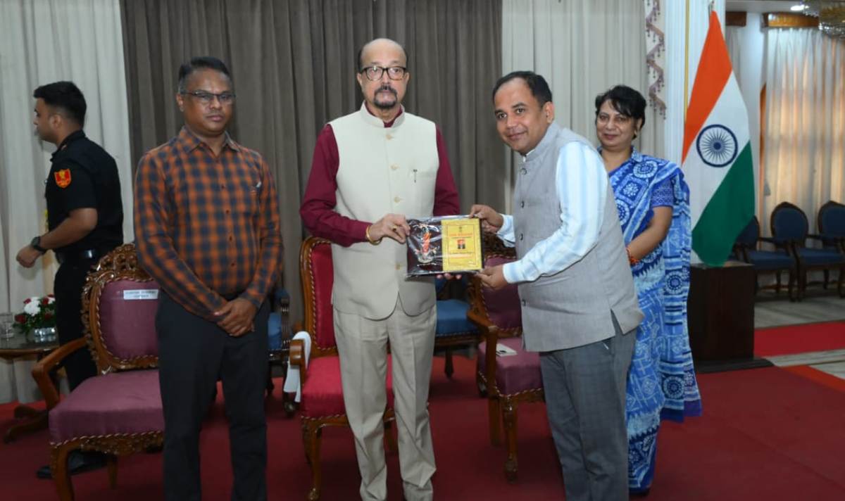 मानवता की मिसाल बना अंगदान और देहदान को बढ़ावा देने वाला प्रोजेक्ट दधीचि, राज्यपाल ने रायपुर कलेक्टर डॉ. गौरव सिंह और दानदाताओं को किया सम्मानित