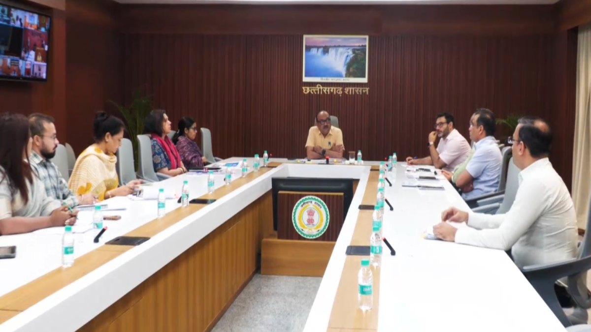 केंद्रीय कैबिनेट सचिव की मुख्य सचिवों से वीडियो कॉन्फ्रेंस: छत्तीसगढ़ की जनकल्याणकारी योजनाओं का बैठक में उल्लेख