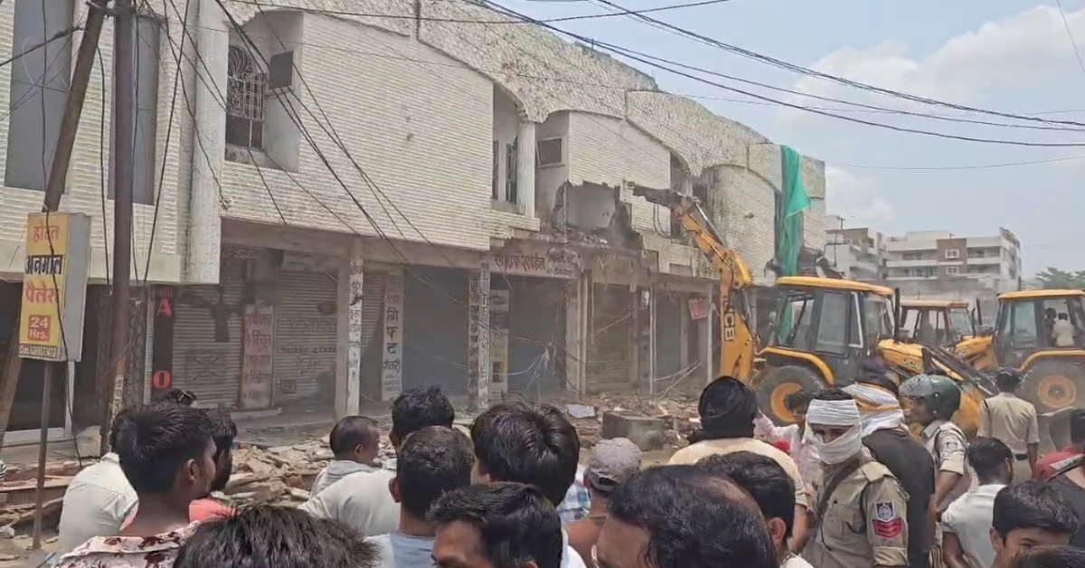 शहडोल में गरजा बुलडोजर: इन्द्रा चौक से न्यू बस स्टैंड तक सड़क चौड़ीकरण अभियान शुरू, पुलिस छावनी में बदला इलाका