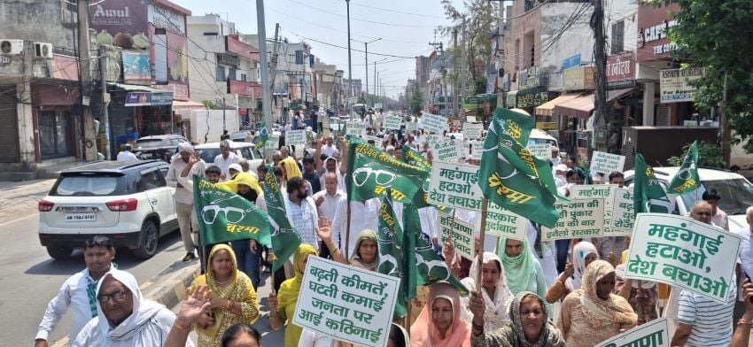 सोनीपत में महंगाई के खिलाफ इनेलो का हल्लाबोल, बैलगाड़ी लेकर उपायुक्त कार्यालय पहुंचे कार्यकर्ता