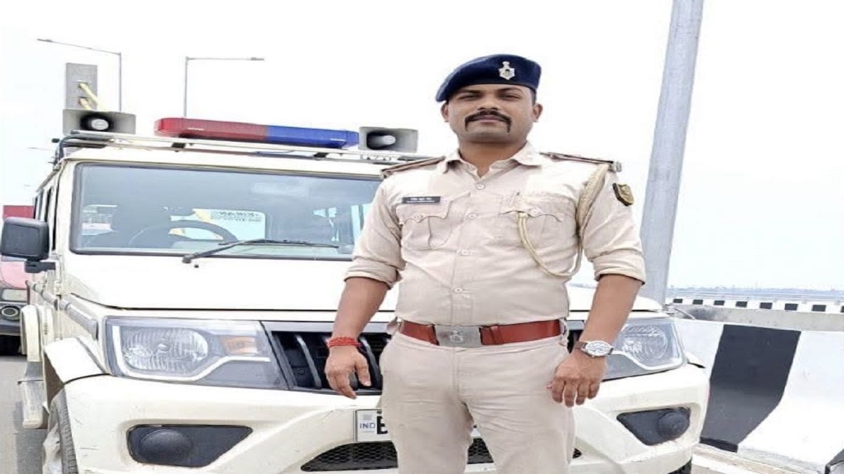 जमुई के लाल निलेश कुमार सिंह बने सार्जेंट मेजर, SP ने लगाया कंधे पर सितारा