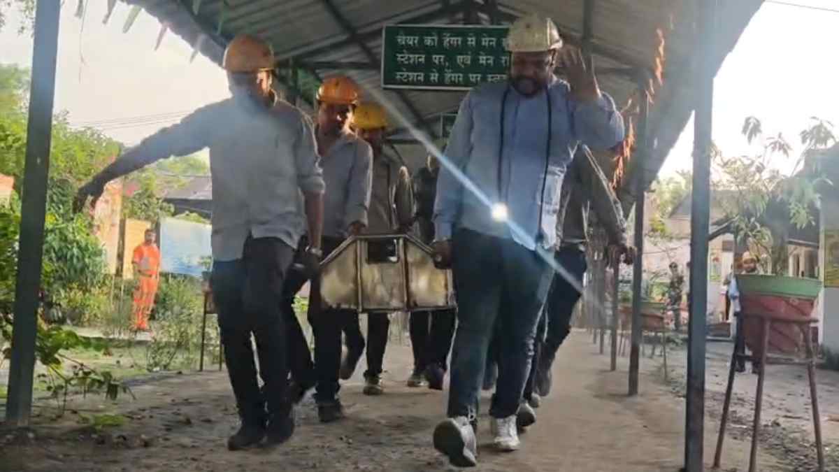 SECL कोल माइन हादसे में बड़ी कार्रवाई: दो मजदूरों की मौत के बाद दो मैनेजर और वेंटिलेशन ऑफिसर सस्पेंड, सेफ्टी ऑफिसर को कारण बताओ नोटिस