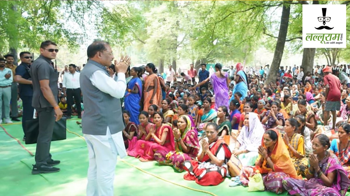 Sushasan Tihar 2026 : जहां लगती थी नक्सलियों की जन अदालत, आज वहीं CM साय की लगी जनचौपाल, ग्रामीणों से किया सीधा संवाद
