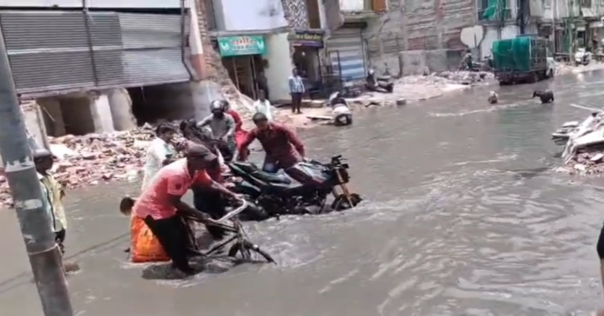 उज्जैन में आफत की बारिश: प्रशासन की खुली पोल, पहली ही बारिश में डूबी शहर की सड़कें, खुले चेंबर दे रहे हादसों को न्योता
