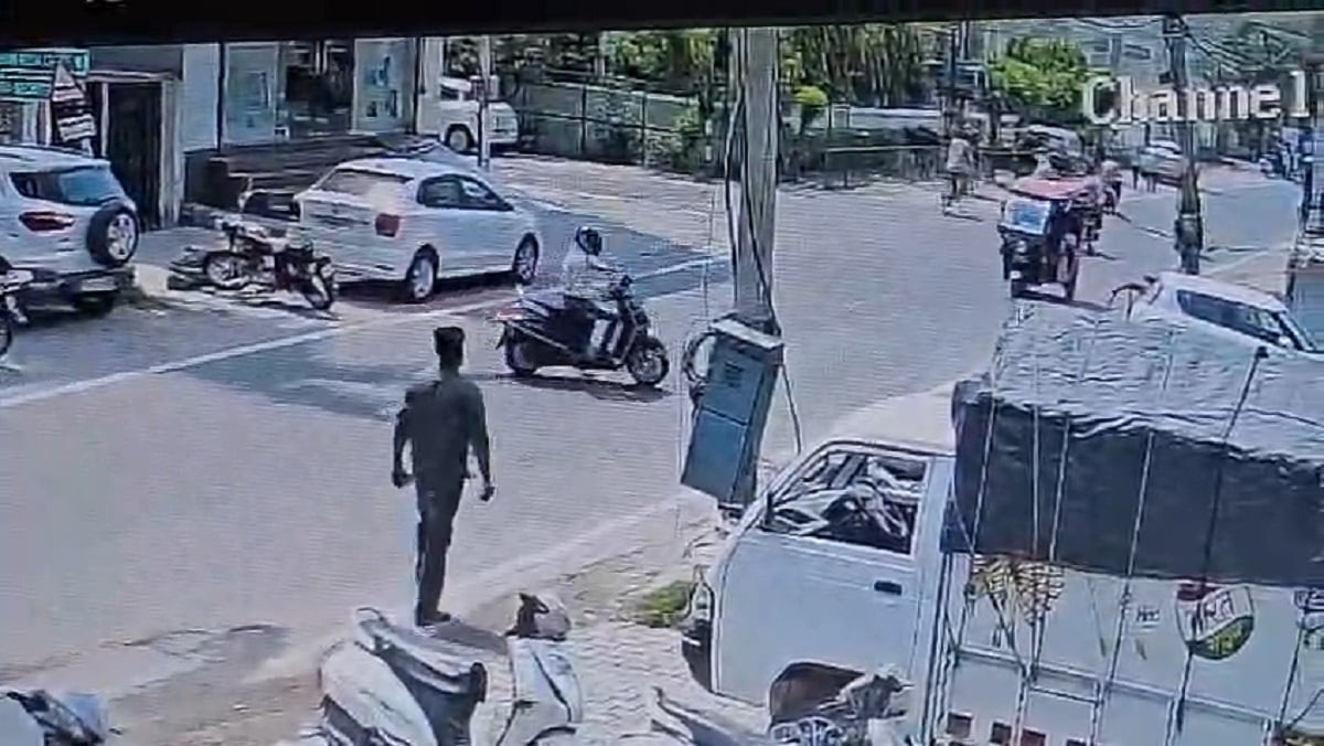 मॉडल टाउन में बड़ी चोरी: कार का शीशा तोड़कर 50 हजार उड़ाए, सीसीटीवी में कैद हुई लाइव वारदात