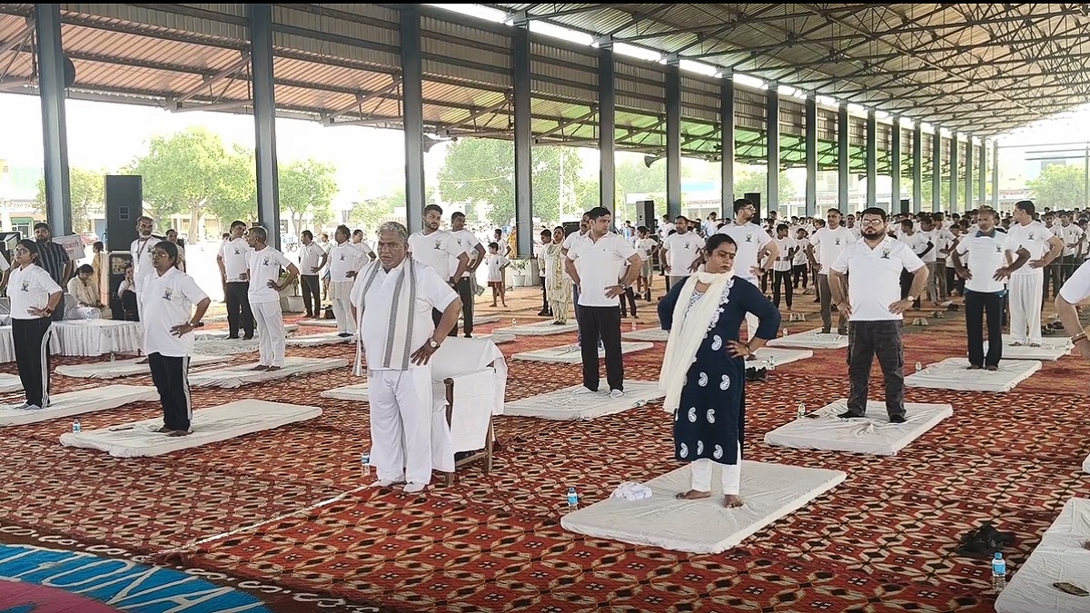 जींद में अंतरराष्ट्रीय योग दिवस का भव्य आयोजन: कैबिनेट मंत्री कृष्ण पंवार ने किया शुभारंभ, बोले- योग को जन-जन तक पहुंचाएंगी 6,500 व्यायामशालाएं