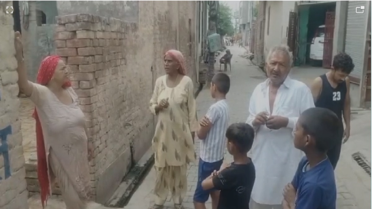 चोरों की नई चाल: पानीपत के गांव में नशीली चीज सुंघाकर आधा दर्जन घरों को लूटा, नशीले स्प्रे से महिला-बुजुर्ग और बच्चों की बिगड़ी तबीयत