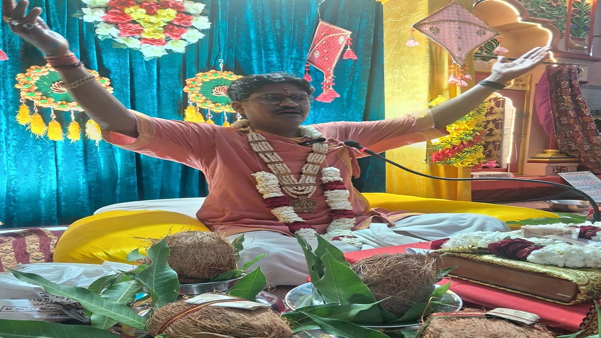 असुरता और अहंकार का अंत केवल ईश्वर की शरणागति से ही संभव : आचार्य गोविंद दास महाराज
