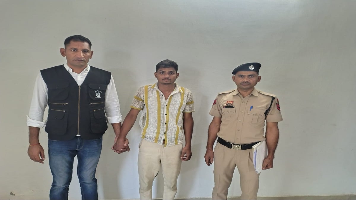गुरुग्राम में बाइक चोर गिरफ्तार: कब्जे से चोरी की दो मोटरसाइकिलें बरामद, पुलिस ने सुलझाए चोरी के दो मामले