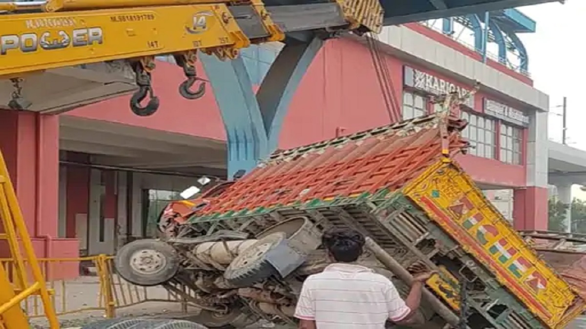 फरीदाबाद हाईवे हादसा: दिल्ली-मथुरा रोड पर आपस में भिड़े 3 कंटेनर और कार, बाल-बाल बचे चालक