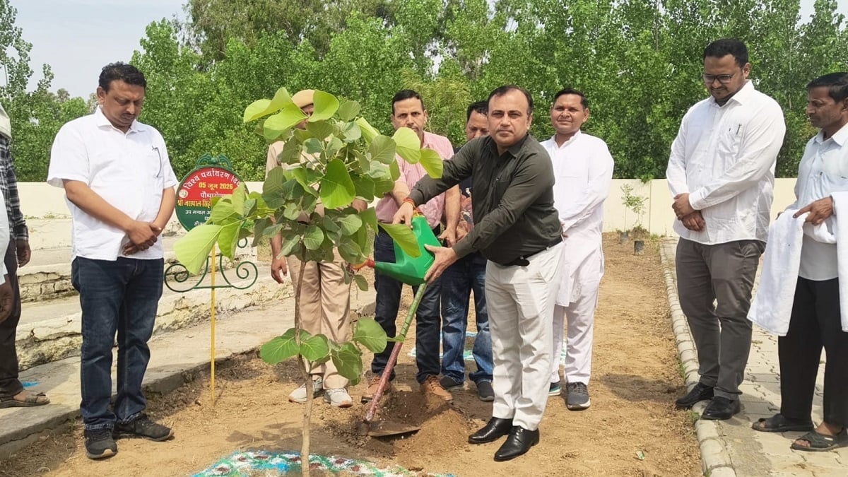 विश्व पर्यावरण दिवस पर छछरौली में पौधारोपण अभियान, एसडीएम जसपाल गिल ने दिया पर्यावरण संरक्षण का संदेश