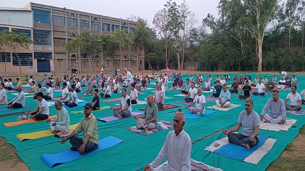 निरोग हरियाणा मुहिम: हिसार में योग और बाल संस्कार शिविर का दूसरा दिन संपन्न