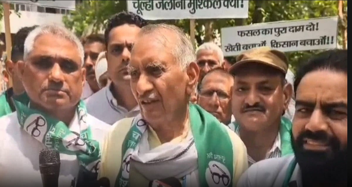 बढ़ती महंगाई के खिलाफ इनेलो का हल्लाबोल; लघु सचिवालय में प्रदर्शन कर उपायुक्त को सौंपा ज्ञापन