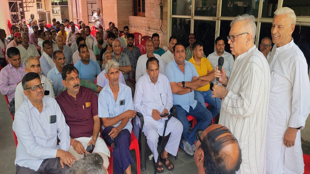 रेवाड़ी में कांग्रेस कार्यकर्ताओं की बैठक, पूर्व मंत्री कैप्टन अजय यादव ने मतदाता सूची पुनरीक्षण को लेकर दिए खास निर्देश