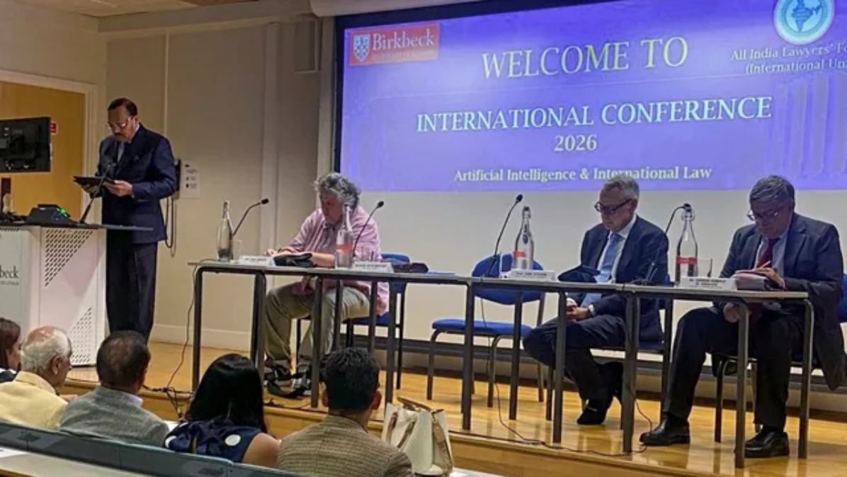 UK में CJI सूर्यकांत से विषय से अलग सवाल पूछने पर हंगामा, भारतीय उच्चायोग ने चेताया- सार्वजनिक मंच पर ऐसी हरकत बर्दाश्त नहीं की जाएगी