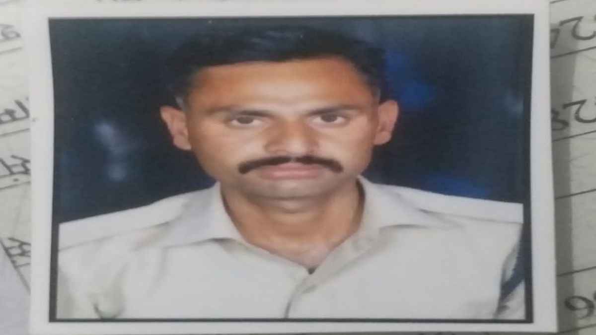 आरक्षक का शव संदिग्ध परिस्थितियों में मिलाः शरीर पर मिले चोट के निशान, हत्या की आशंका