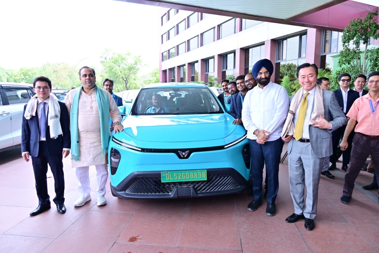दिल्ली-NCR में शुरू हुई नई इलेक्ट्रिक कैब सेवा, 1000 EV टैक्सियों को मिली हरी झंडी