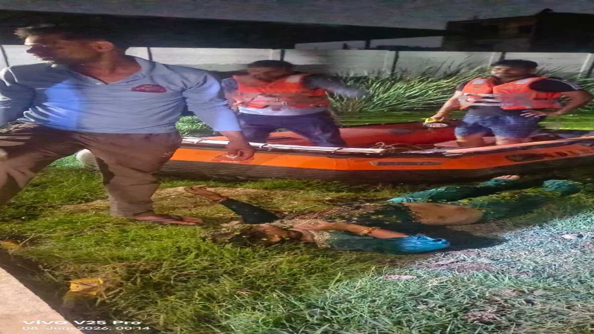 आवारा कुत्तों के खौफ ने ली जानः मंत्री के बंगले के पास सरकारी पार्क के गड्ढे में डूबने से महिला की मौत, SDRF ने निकाला शव
