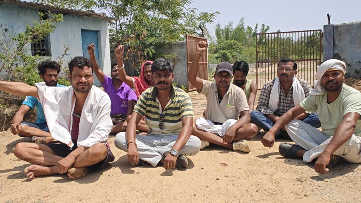 फिल्टर प्लांट कर्मियों को 3 महीने से वेतन के लालेः पानी सप्लाई ठप करने की चेतावनी, गर्मी में धरने पर बैठे