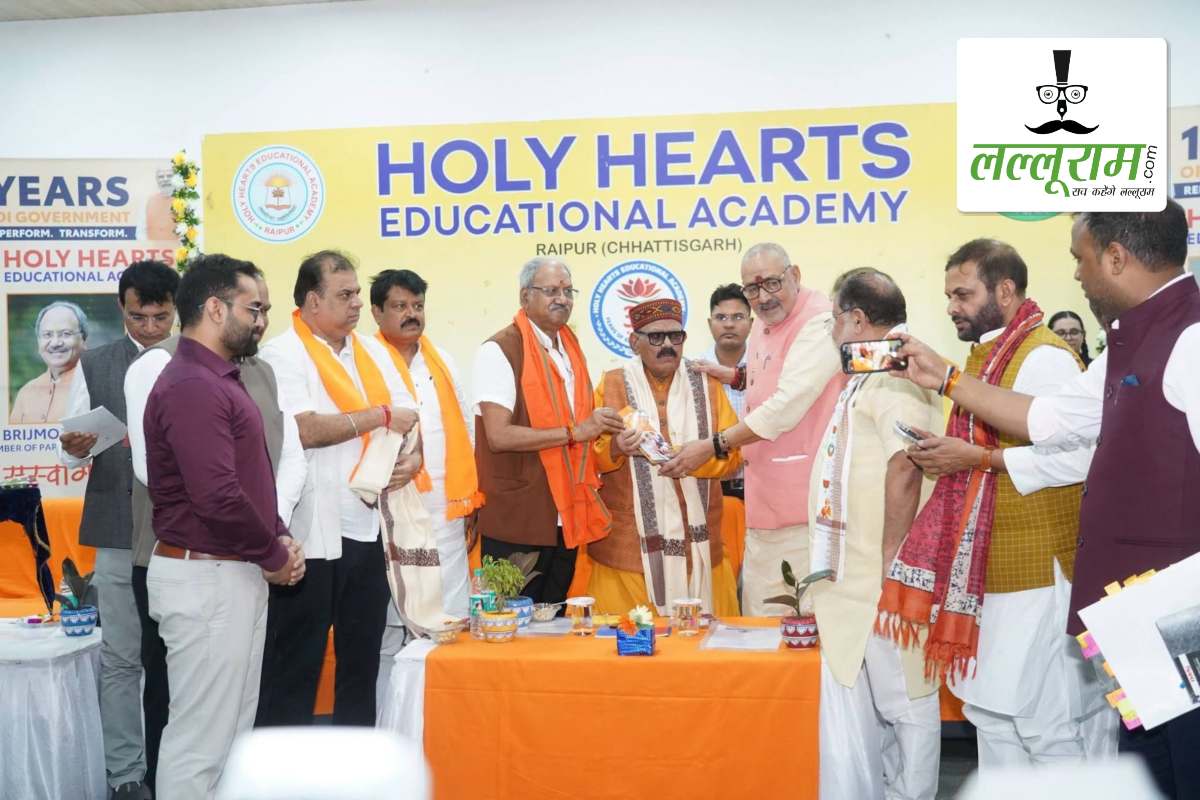 होली हार्ट्स एजुकेशनल एकेडमी में केंद्रीय मंत्री गिरिराज सिंह ने विद्यार्थियों से किया संवाद, मोदी सरकार की 12 वर्षों की उपलब्धी और विकसित भारत 2047 के विजन पर रखे विचार