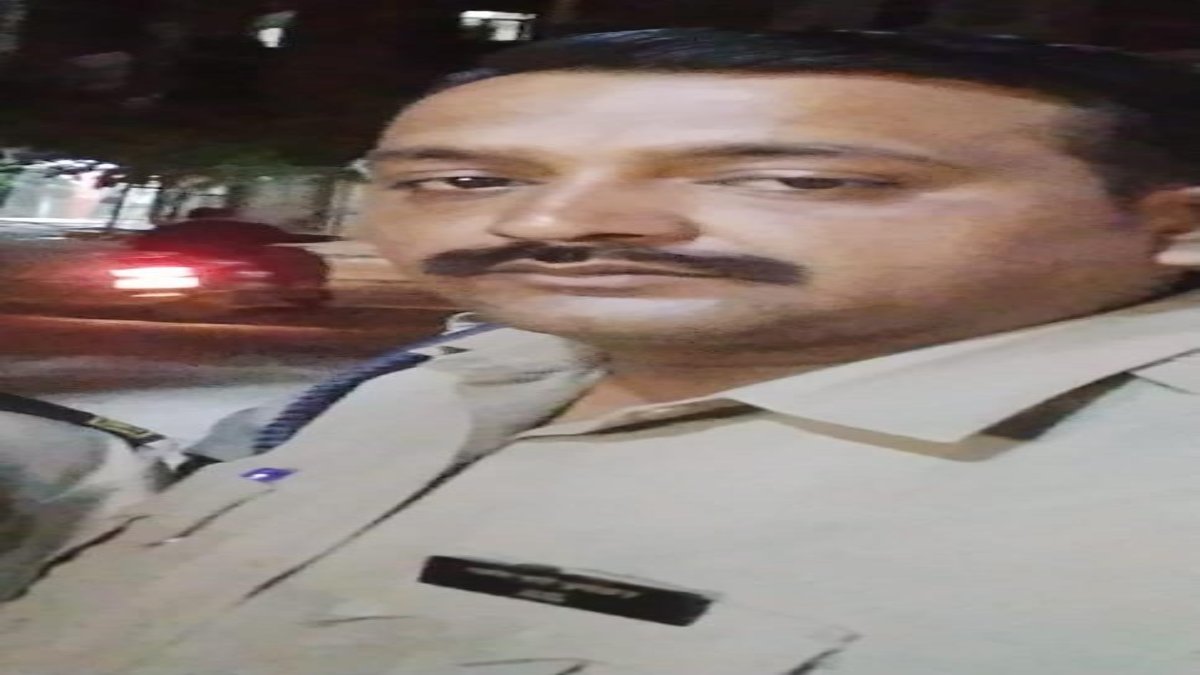 वीडियो कॉल पर पत्नी को किया बाय-बाय और लगा ली फांसीः मृतक आरक्षक को मिली थी अनुकंपा नियुक्ति और  2 बच्चे भी