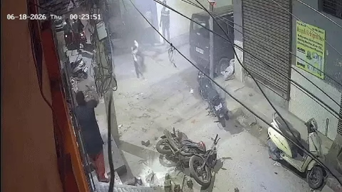 आधी रात को नकाबपोश बदमाशों का तांडव, घर में घुसकर पूरे परिवार पर किया जानलेवा हमला