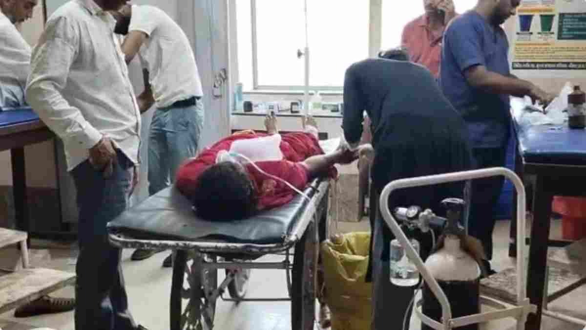 जमीनी विवाद में खूनी संघर्ष: तीन फीट जमीन के लिए अधेड़ की हत्या, कुल्हाड़ी-लाठियों से किया हमला, पत्नी व पुत्र घायल 