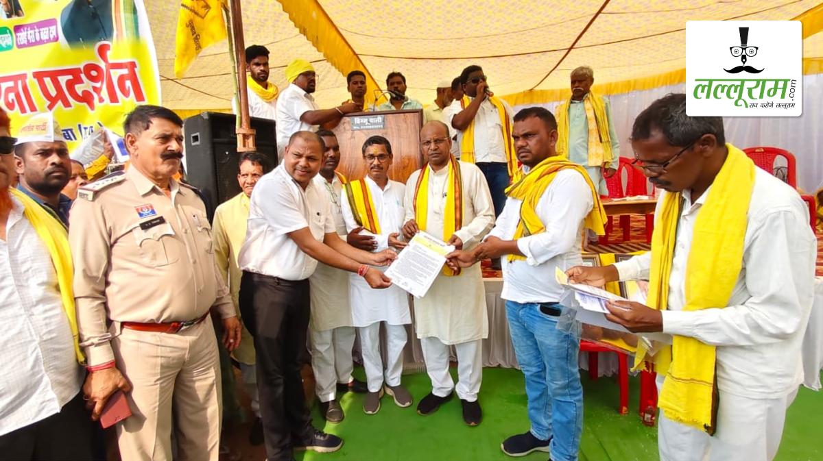 एसडीएम पर एफआईआर की मांग से लेकर महंगाई तक… गोंगपा ने खोला मोर्चा, राष्ट्रीय अध्यक्ष तुलेश्वर सिंह मरकाम ने थाने में सौंपे 5 आवेदन