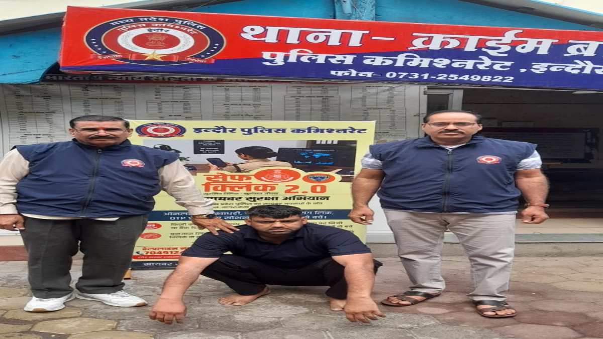 नेवी अफसर बनकर रचाया शादी का जाल, फिर ‘ब्लड कैंसर’ का बहाना: युवती से 26.86 लाख की ठगी, रूस भागने से पहले दिल्ली से पकड़ा गया यूपी का आरोपी