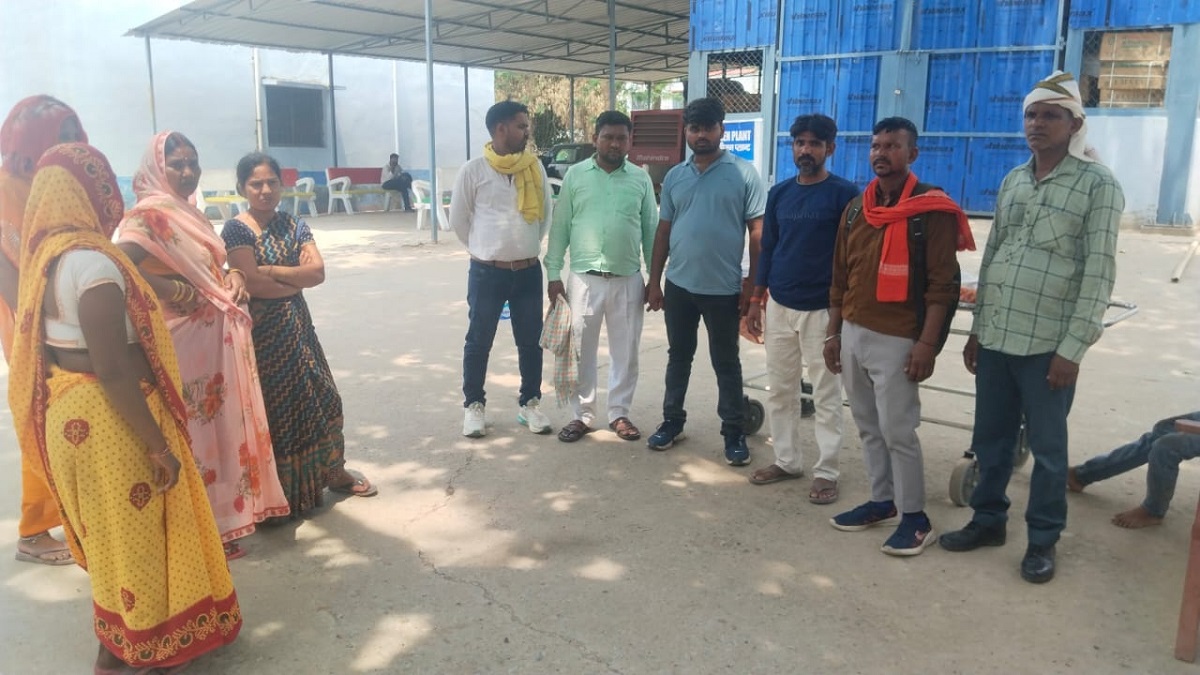 पति के साथ इलाज कराने जा रही महिला को पिकअप ने कुचला, इलाज के दौरान हुई मौत