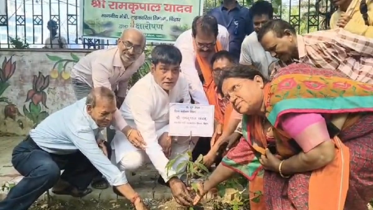 विश्व पर्यावरण दिवस: राम कृपाल यादव ने गांधी मैदान में पौधारोपण कर पर्यावरण संरक्षण का दिया संदेश