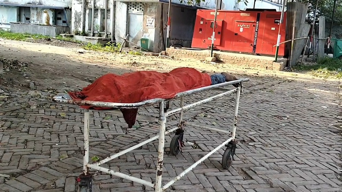 सड़क हादसे में अज्ञात युवक की दर्दनाक मौत, मृतक की पहचान में जुटी पुलिस
