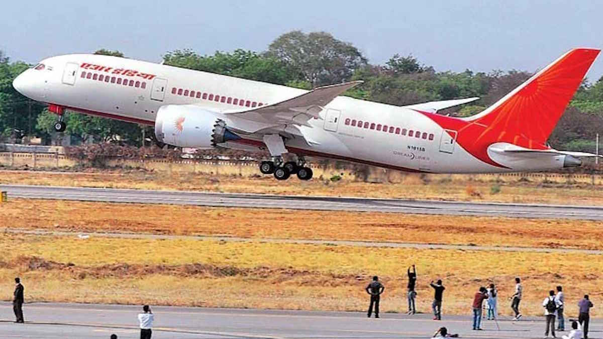 BREAKING: रायपुर एयरपोर्ट पर बड़ी घटना, एयर इंडिया के विमान से टकराई चिड़िया, नहीं हुई कोई क्षति…