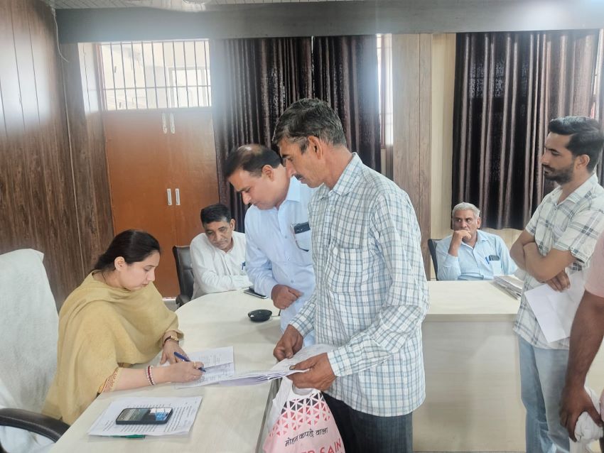 समाधान शिविर में SDM ने सुनी जनसमस्याएं, त्वरित समाधान के दिए निर्देश