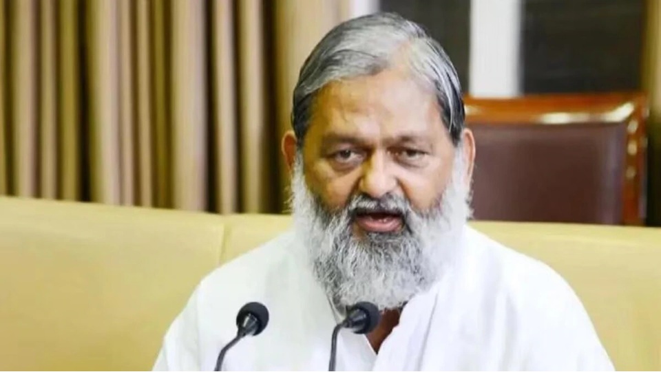 “कॉकरोच को बच्चा भी चप्पल से कुचल देता है…” अनिल विज के बयान से मचा सियासी बवाल, X पर छिड़ी जंग