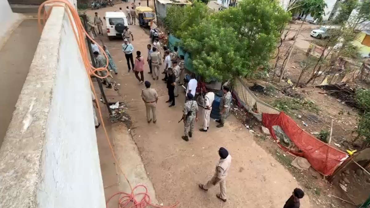 अवैध गतिविधियों का केंद्र बना अटल आवास, एसपी की अगुवाई में कबीरधाम पुलिस ने सुबह-सुबह दी दबिश…