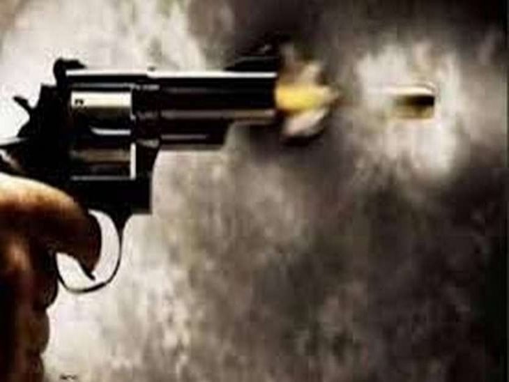 बहादुरगढ़ में युवक पर ताबड़तोड़ फायरिंग: घर के बाहर खड़े युवक को लगी गोली,हमलावर फरार