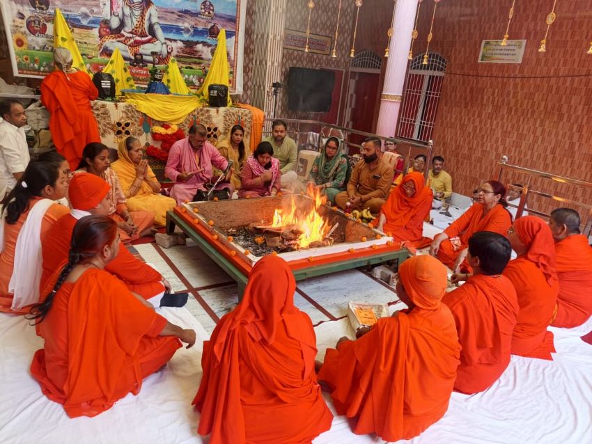परमहंस योगाश्रम में वार्षिक महोत्सव, रुद्र महायज्ञ से गूंजी छोटी काशी