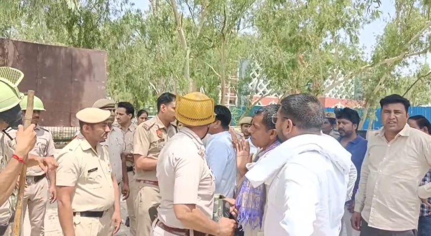 भिवानी में मनीषा मौत मामले में नया मोड़, लघु सचिवालय पर अनशन करने जा रहे लोगों को पुलिस ने रोका
