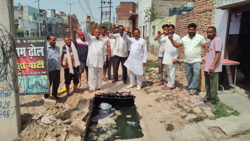 भिवानी में समाधान शिविर की खुली पोल, नाले में गिरा मासूम बच्चा तो पार्षद ने दी रोड जाम की चेतावनी