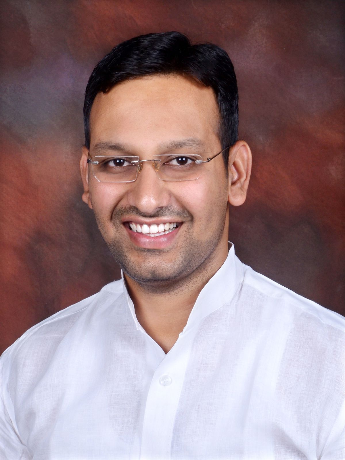 सिलेंडर के बढ़े दामों पर कांग्रेस का हमला, धीरज सिंह बोले- गरीब की रसोई पर सरकारी डकैती