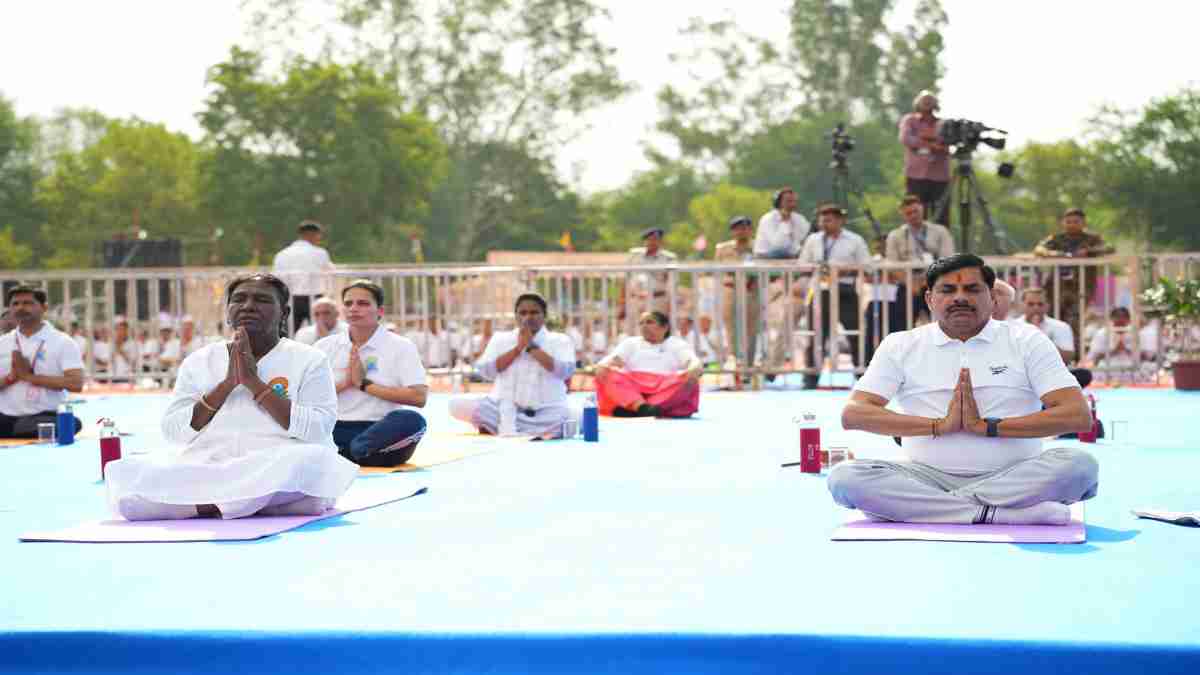 International Yoga Day 2026: जबलपुर में CM डॉ. मोहन यादव ने किया योग, राष्ट्रपति द्रौपदी मुर्मू भी हुईं शामिल