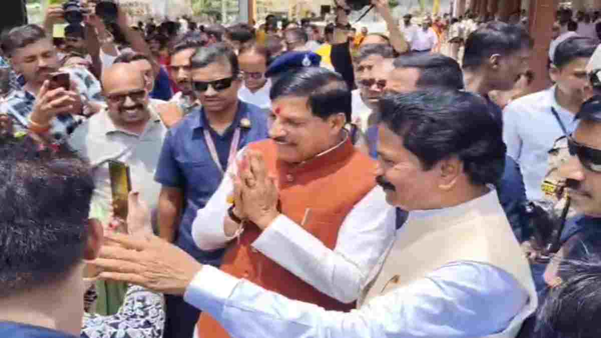 BJP MLA के बेटे की शादी में शामिल हुए CM डॉ. मोहन, नवदंपति को दीं शुभकामनाएं